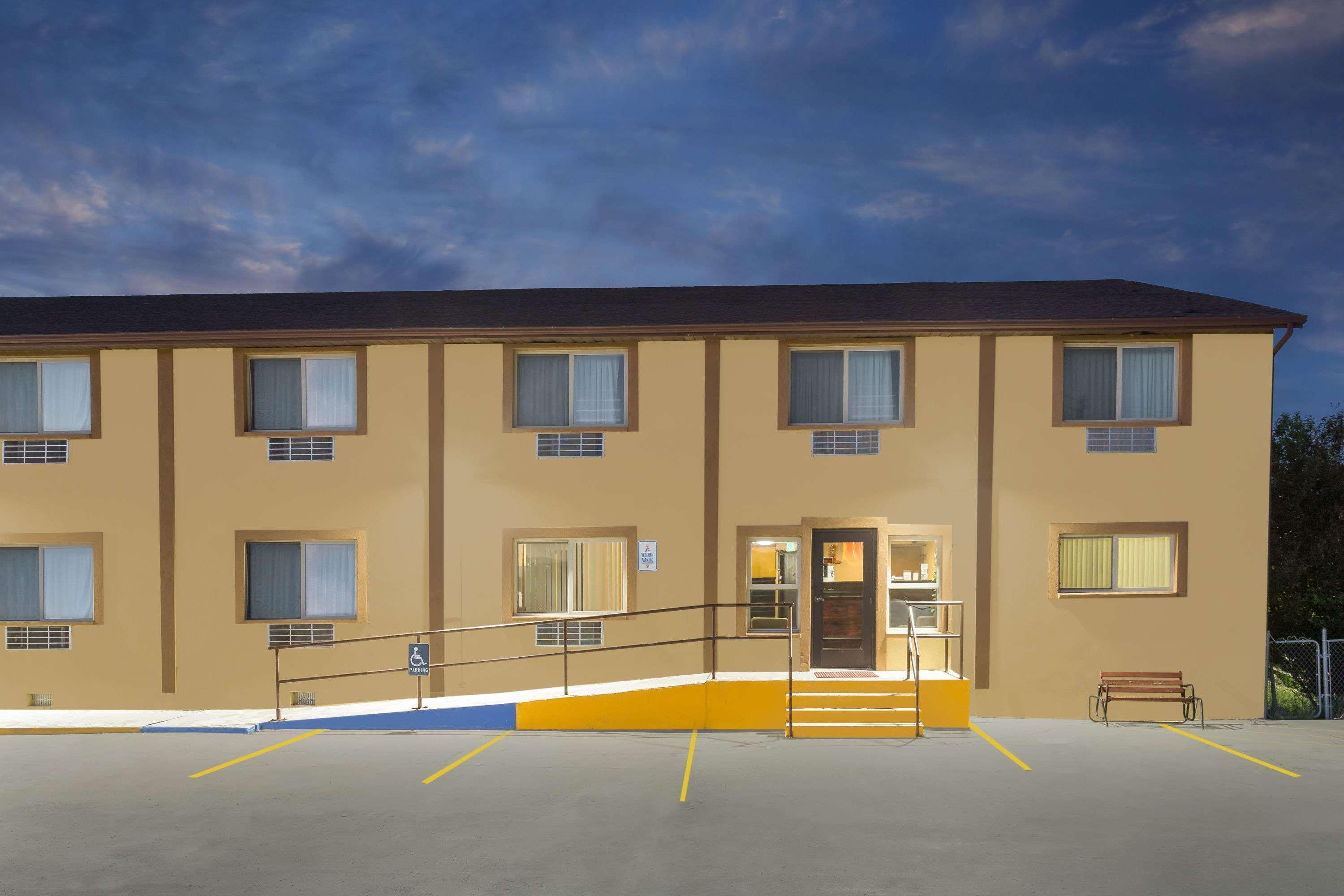 Super 8 By Wyndham Diamondville Kemmerer Bagian luar foto